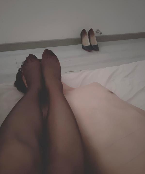 黑丝SM女王足交诱惑