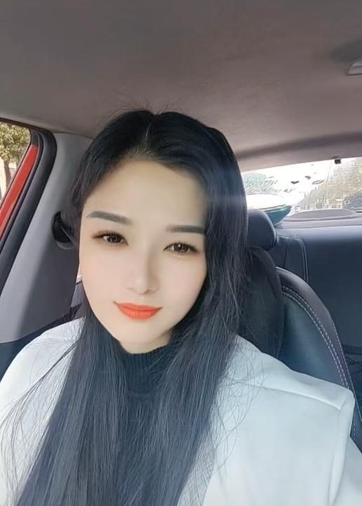 美臀巨乳少妇