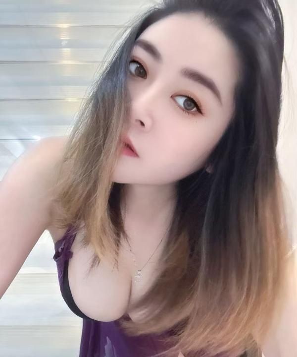 大奶榨精少妇