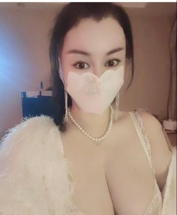粉奶巨乳莎莎