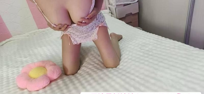 情趣风骚丰满眼镜妹