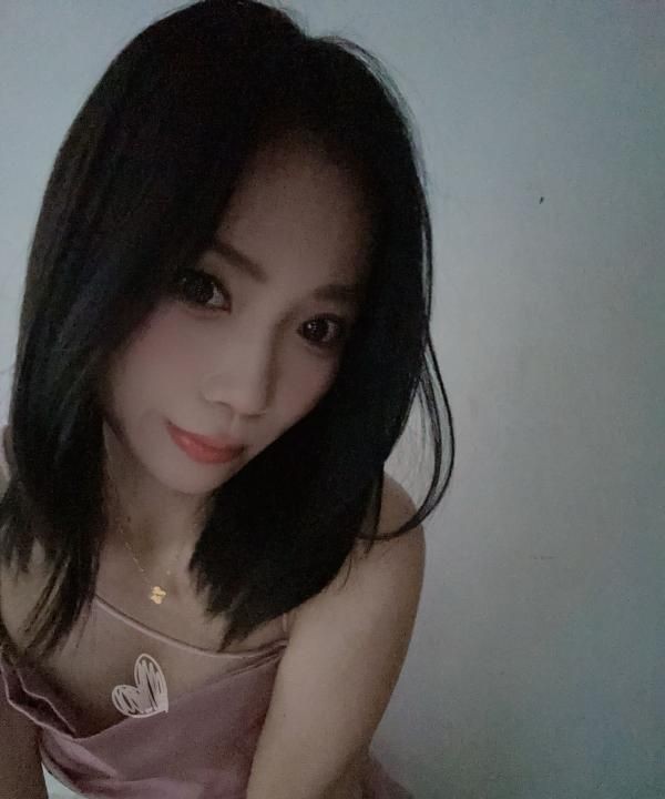 黑丝制服风骚御姐