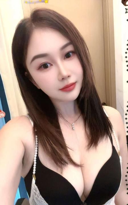 苗条气质少妇