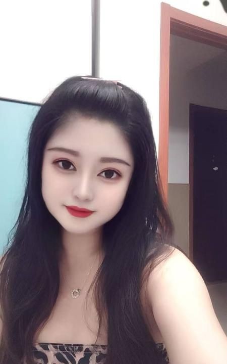 服务系丰满翘臀熟女
