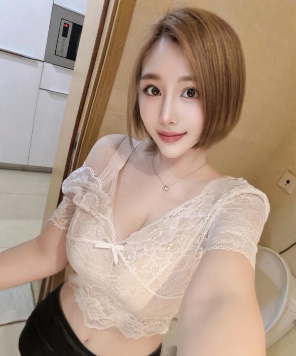 性感肤白小妖精