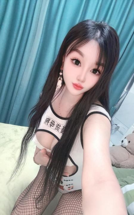 制服丝袜诱惑依诺骚妹