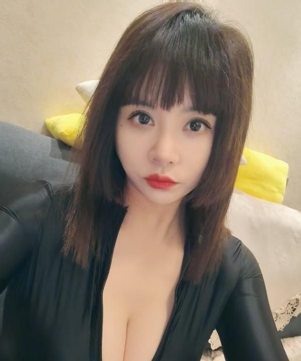 个人巨臀细腰骚妹