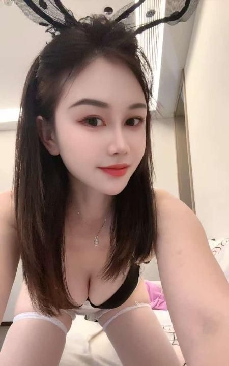 苗条气质少妇
