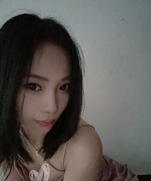 黑丝制服风骚御姐